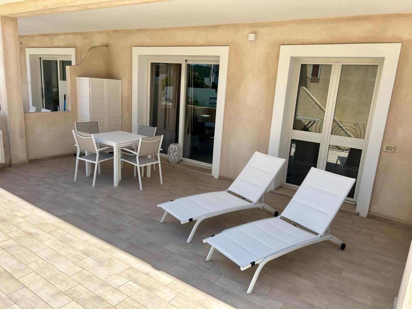 Appartamento Incantevole Con Piscina Palau Bagian luar foto